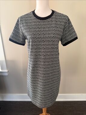 Forever 21 Black & White Chevron Knit Midi Dress